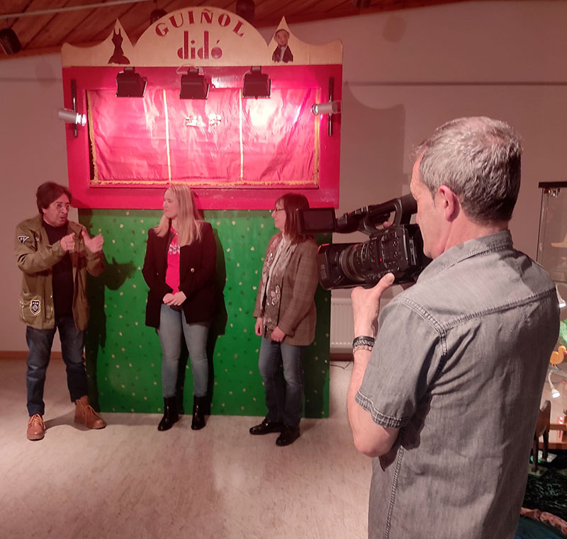 Exposición de presentación en la Sala de Exposiciones del Palacio de Congresos durante mayo de 2024, inaugurada por la concejala de Cultura, acompañada del 2º teniente de alcalde del Excelentísimo Ayuntamiento de Jaca.